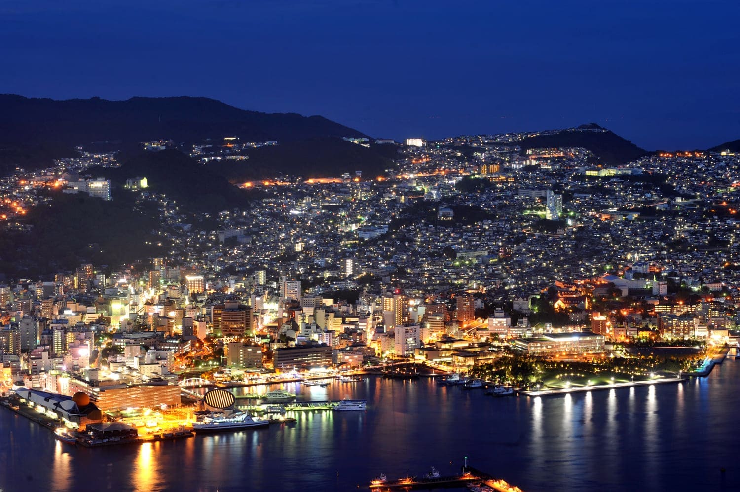 Night views of the glittering Nagasaki